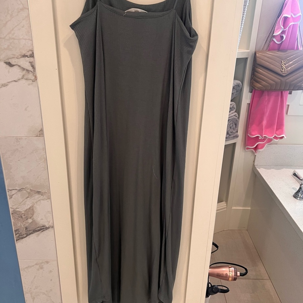 Z Supply Green Maxi Dress with Flowing Design